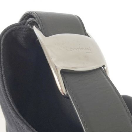  Salvatore Ferragamo サルヴァトーレフェラガモ タイトショルダーバッグ AU218194 ブラック