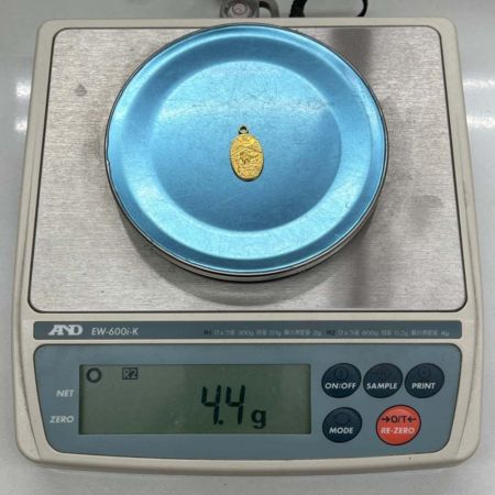    平成15年干支「未歳」七福神招福小判根付　ストラップ　木箱入り　18金製　4.4ｇ