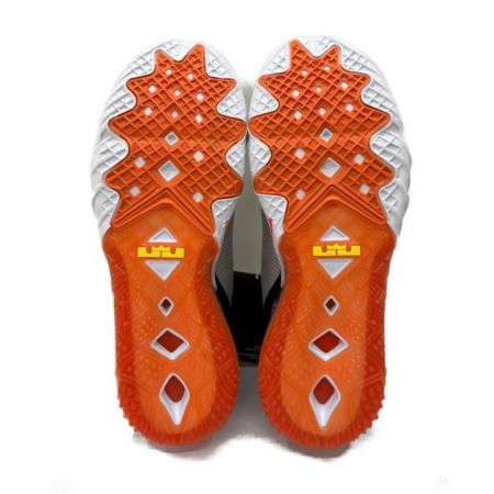  NIKE ナイキ スニーカー　ローカット　29ｃｍ　レブロン 18　シルベスター×トゥイーティー CV7562-103 ホワイト×ブラック