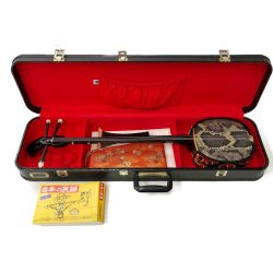 ◆◆  和楽器 蛇味線 　三線　沖縄　蛇柄　ハードケース付 Bランク