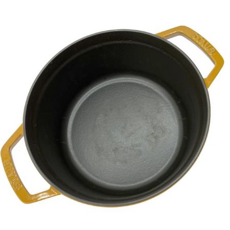  STAUB ストウブ 両手鍋　ホーロー鍋　ココット 22cm　ガス・IH対応 マスタード
