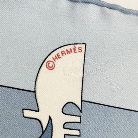  HERMES エルメス スカーフ　シルク100％　カレ　正方形　人　楽譜他 スカイブルー