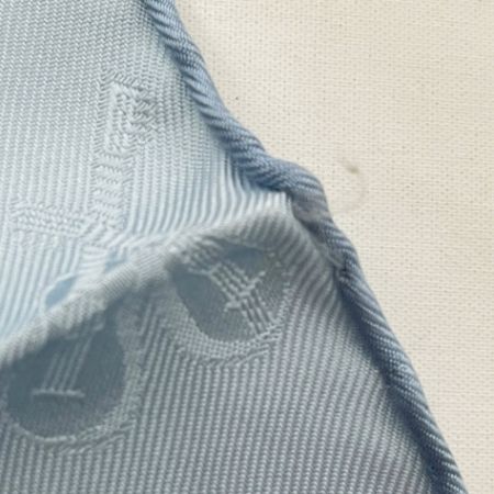  HERMES エルメス スカーフ　シルク100％　カレ　正方形　人　楽譜他 スカイブルー
