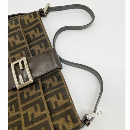  FENDI フェンディ マンマバゲット ショルダーバッグ 肩掛け ズッカ 234826727-008 ブラウン