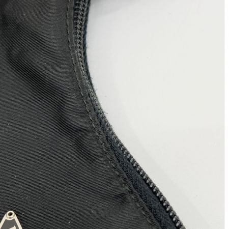  PRADA プラダ ワンハンドルポーチ ミニバッグ ナイロン 三角プレート MV515 ブラック