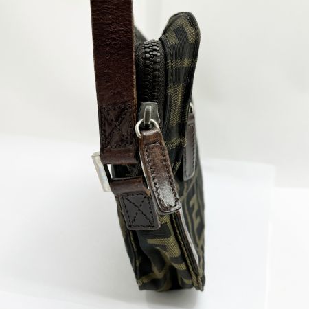  FENDI フェンディ ショルダーバッグ 鞄 ズッカ キズ有 16161 001 ブラウン