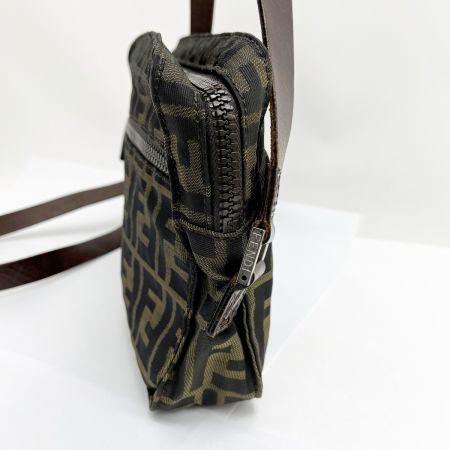 FENDI フェンディ ショルダーバッグ 鞄 ズッカ キズ有 16161 001 ブラウン