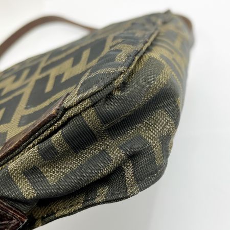  FENDI フェンディ ショルダーバッグ 鞄 ズッカ キズ有 16161 001 ブラウン
