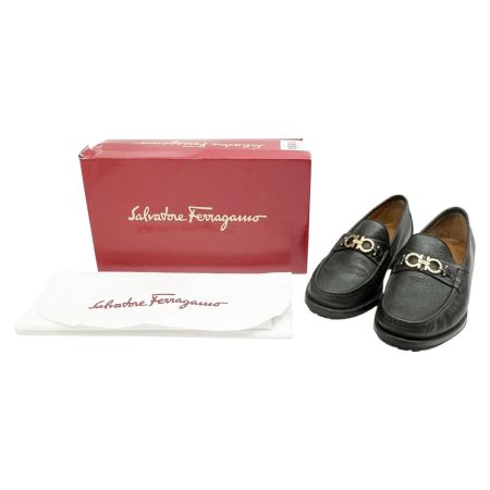  Salvatore Ferragamo サルヴァトーレフェラガモ ガンチーノローファー 25.5cm レディース 0080199 ブラック