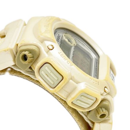  CASIO カシオ 腕時計 クォーツ G-SHOCK 本体のみ 色褪せ・汚れアリ DW-8800 ホワイト