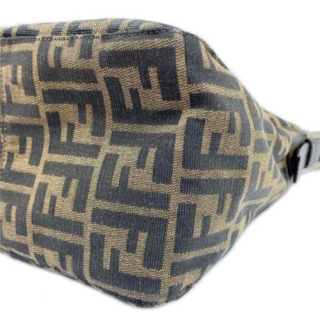  FENDI フェンディ ショルダーバッグ ズッカ レディース 222826426 ブラウン