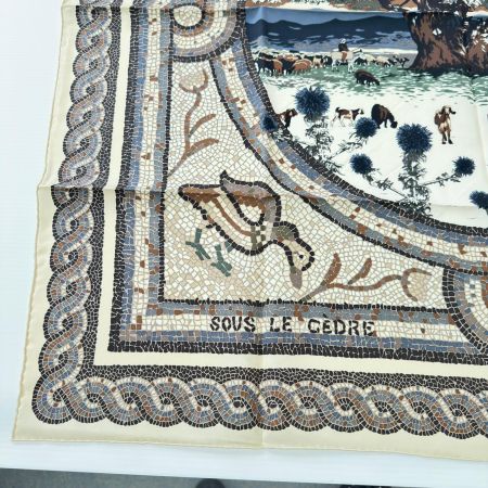 HERMES エルメス スカーフ ヒラヤマ杉の下で シルク100% 茶系