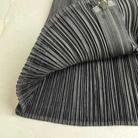  ISSEY MIYAKE イッセイミヤケ PLEATS PLEASE プリーツプリーズ ベスト プリーツ加工 ジップアップ 襟付 サイズ3 pp01-je384 ブラック