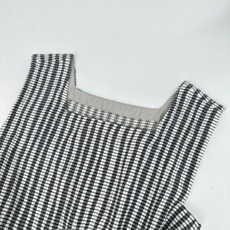 ISSEY MIYAKE me イッセイミヤケ ワンピース スレ有 ベルト付 オールシーズン レディース ミセス  M101FH571 ホワイト×グレー