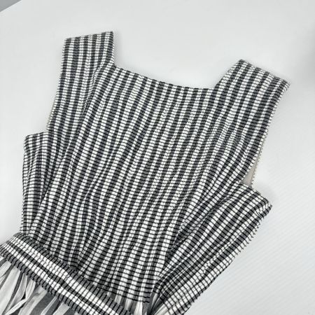 ISSEY MIYAKE me イッセイミヤケ ワンピース スレ有 ベルト付 オールシーズン レディース ミセス  M101FH571 ホワイト×グレー