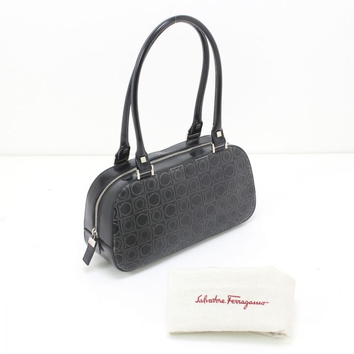 美品　フェラガモ　トートバッグ　黒　ガンチーニ　ワンショルダー　A4収納　A8 美品 フェラガモ トートバッグ 黒 ガンチーニ ワンショルダー A4