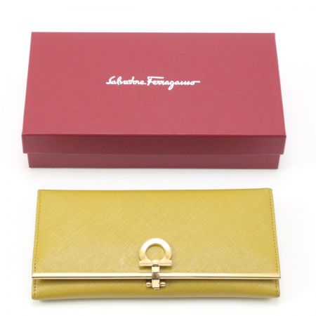  Salvatore Ferragamo サルヴァトーレフェラガモ 長財布 黄緑