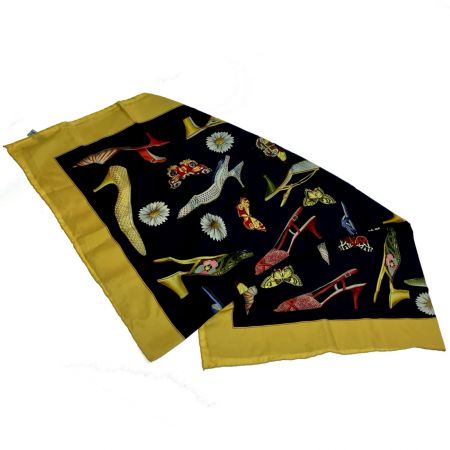  Salvatore Ferragamo サルヴァトーレフェラガモ ハイヒール柄　スカーフ ネイビー