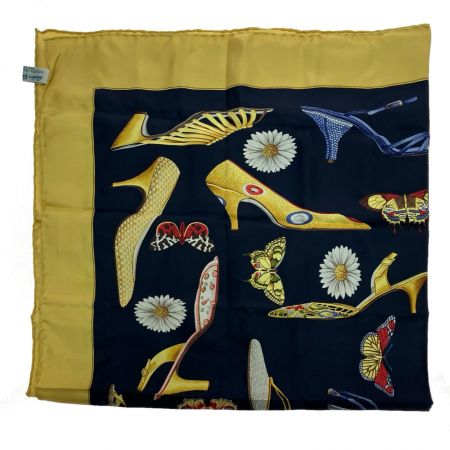  Salvatore Ferragamo サルヴァトーレフェラガモ ハイヒール柄　スカーフ ネイビー