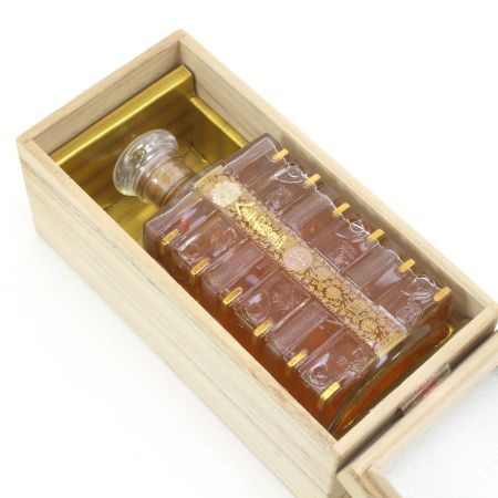 【北海道内限定発送】 霧島酒造 金霧島 芋焼酎 ギフト用桐箱入 900ml 30度 未開栓