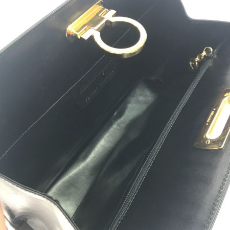  Salvatore Ferragamo サルヴァトーレフェラガモ ショルダーバッグ ガンチーニ ゴールドチェーン チェーンショルダー P21 0587 ブラック