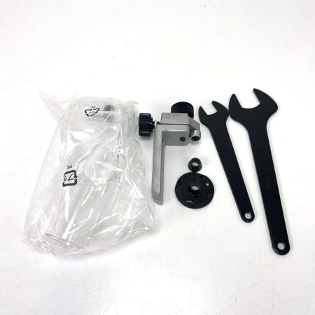 MAKITA マキタ 充電式トリマ  18V 一部アクセサリー付 RT50D