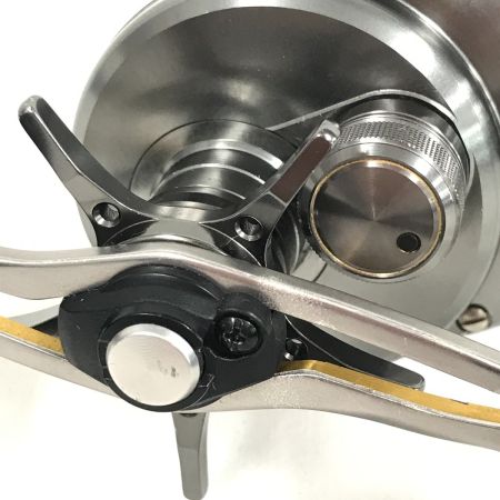  SHIMANO シマノ ベイトリール 17カルカッタコンクエストBFS ケース付 03676