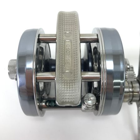  ABU ベイトリール アンバサダー5500CSロケットブルーグレイ