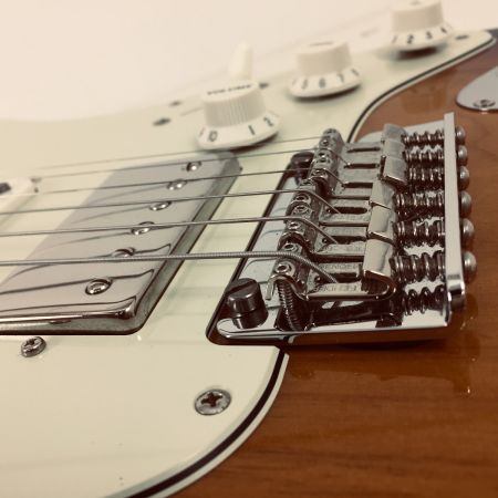  FENDER Made In Japan Hybrid2 Stratocaster  HSS 3TS