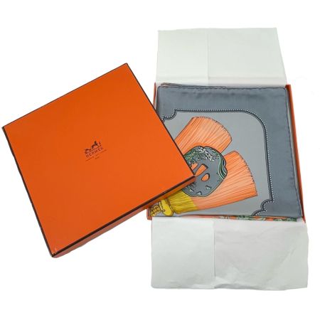  HERMES エルメス シルクスカーフ カレ90 TSUBAS グレー