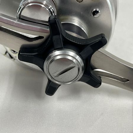  SHIMANO シマノ ベイトリール 13カルカッタ300 RH やや傷や汚れあり 03096
