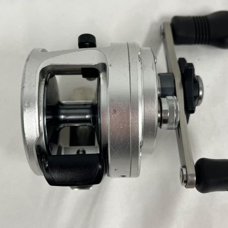  SHIMANO シマノ ベイトリール 13カルカッタ300 RH やや傷や汚れあり 03096