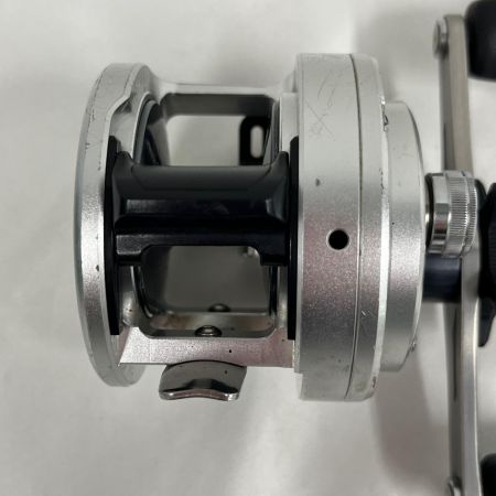  SHIMANO シマノ ベイトリール 13カルカッタ300 RH やや傷や汚れあり 03096