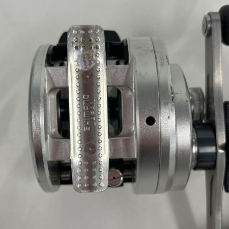  SHIMANO シマノ ベイトリール 13カルカッタ300 RH やや傷や汚れあり 03096