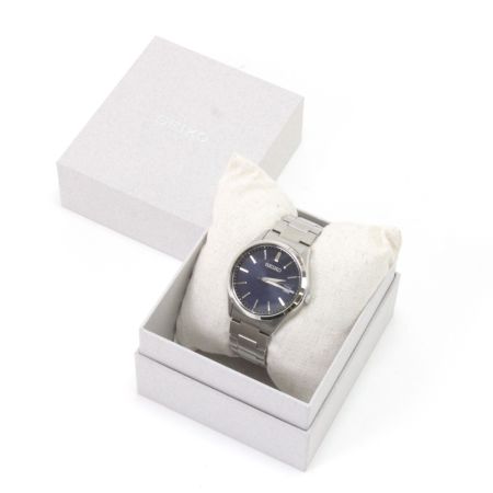 SEIKO セイコー 腕時計  ソーラー充電ステンレススチール ネイビー V157-0DR0