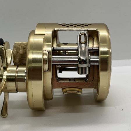 SHIMANO シマノ ベイトリール カルカッタコンクエスト200  RH440
