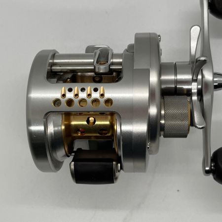 SHIMANO シマノ ベイトリール 03カルカッタコンクエスト 200DC  RH460