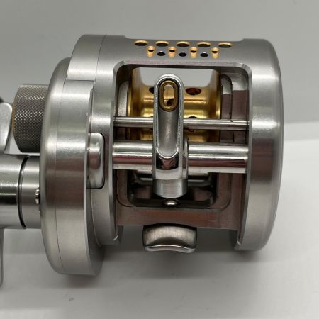 SHIMANO シマノ ベイトリール 03カルカッタコンクエスト 200DC  RH460