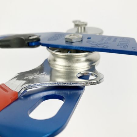   PETZL STOP ペツル ストップ D09 シングルロープ用下降器