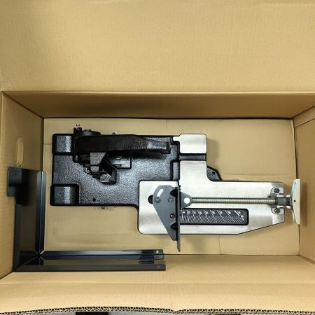  MAKITA マキタ ポータブルバンドソースタンド（平バイス式） 194025-5