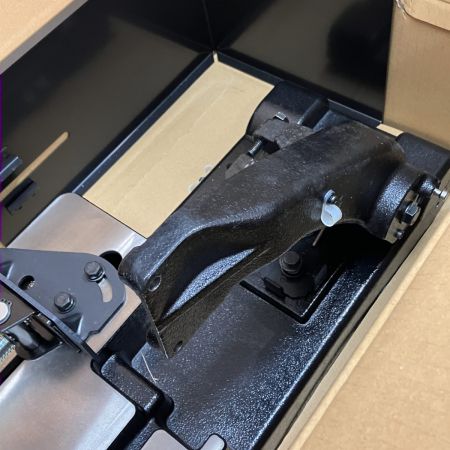  MAKITA マキタ ポータブルバンドソースタンド（平バイス式） 194025-5