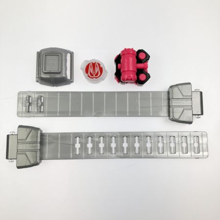   仮面ライダーギーツ DXデザイアドライバー&ゾンビレイズバックル&レイズバックルホルダー