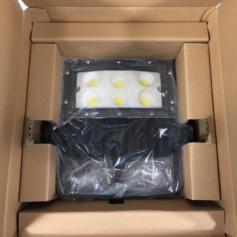 低価豊富なアイリスオーヤマ　LED外部用照明　角型投光器63w　【3台セット価格】 その他