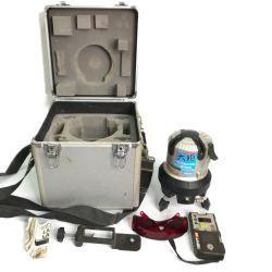 ▼▼ MAX マックス レーザー墨出し器 大矩 3ライン ケース・受光器付属  LA-301 ライトグレー Bランク