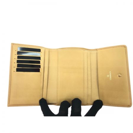  CHANEL シャネル レディース 三つ折り財布 キャビアスキン ココマーク A13225 ベージュ