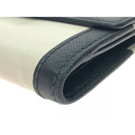  Salvatore Ferragamo サルヴァトーレフェラガモ レディース 二つ折り財布 Wホック  アイボリー