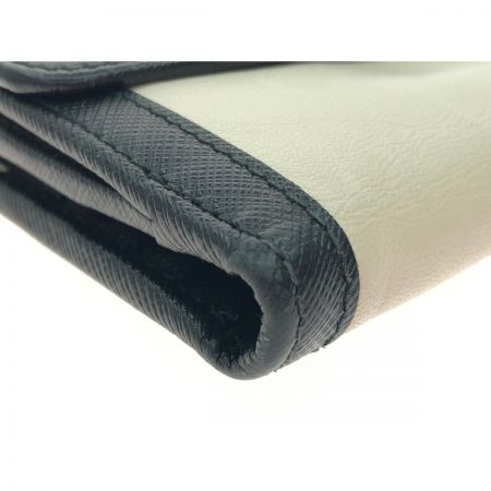  Salvatore Ferragamo サルヴァトーレフェラガモ レディース 二つ折り財布 Wホック  アイボリー