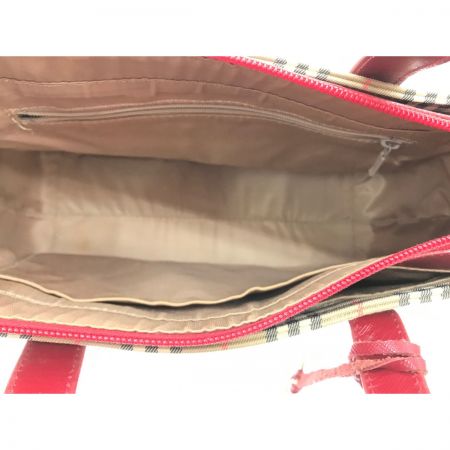  BURBERRY バーバリー ハンドバッグ チャームつき レッド
