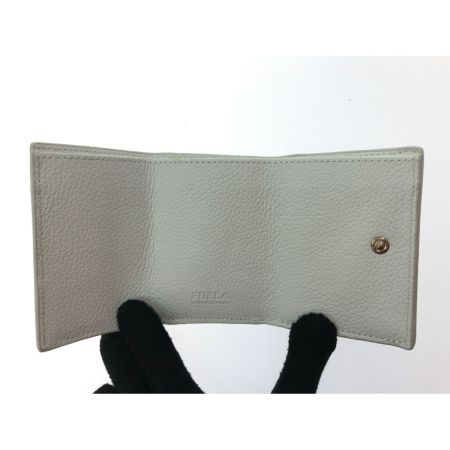  FURLA フルラ レディース 三つ折り財布 コンパクトウォレット ロゴプレート シボ革  ホワイト