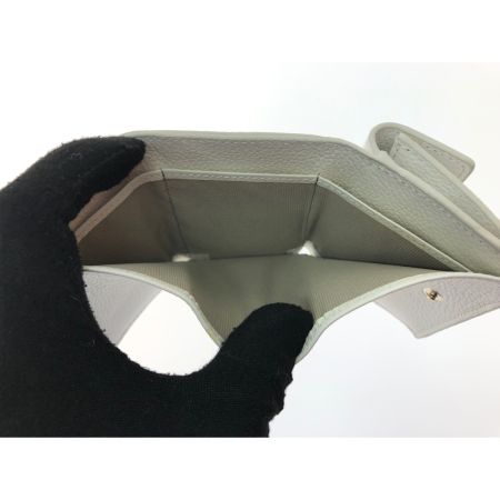  FURLA フルラ レディース 三つ折り財布 コンパクトウォレット ロゴプレート シボ革  ホワイト